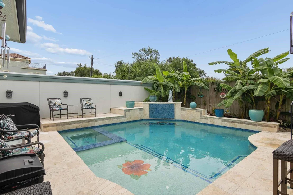 Photo of 537 Villa Drive