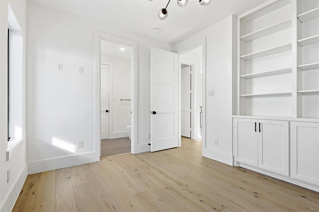 Photo of 635 Rolling Oaks