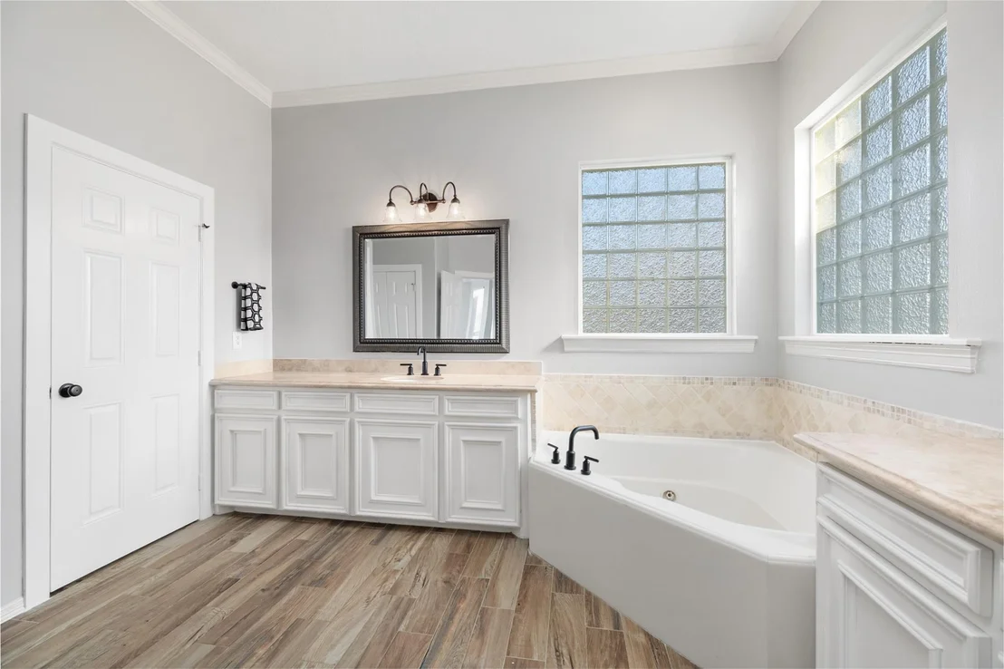Photo of 11706 Edgewater Court