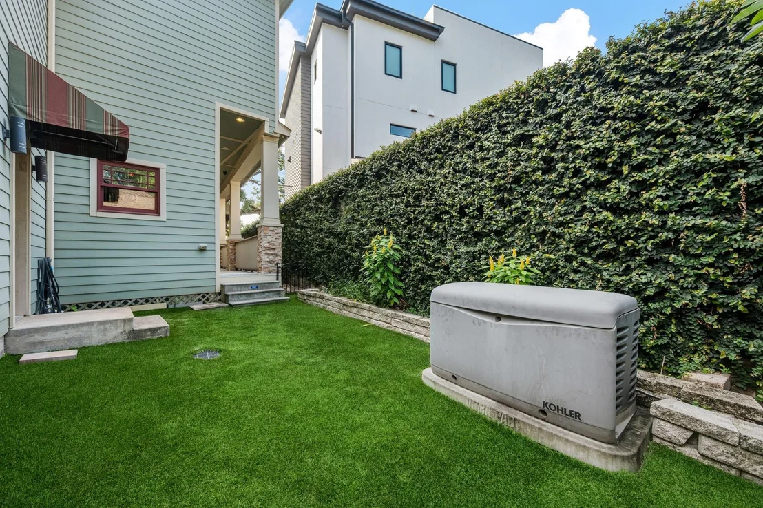 Photo of 2120 White Oak Drive