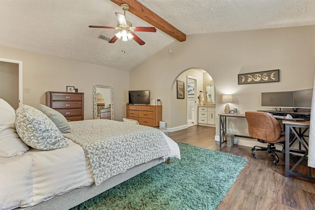 Photo of 2615 Rosewood Place