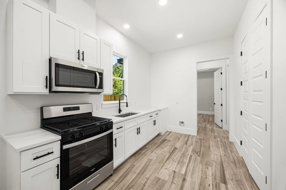 Photo of 418 Garrett Dr