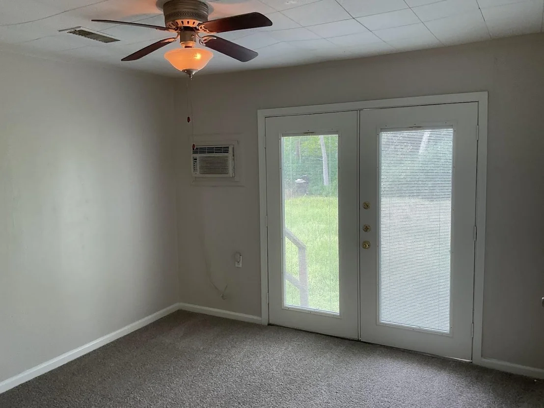 Photo of 122 S Circle Drive