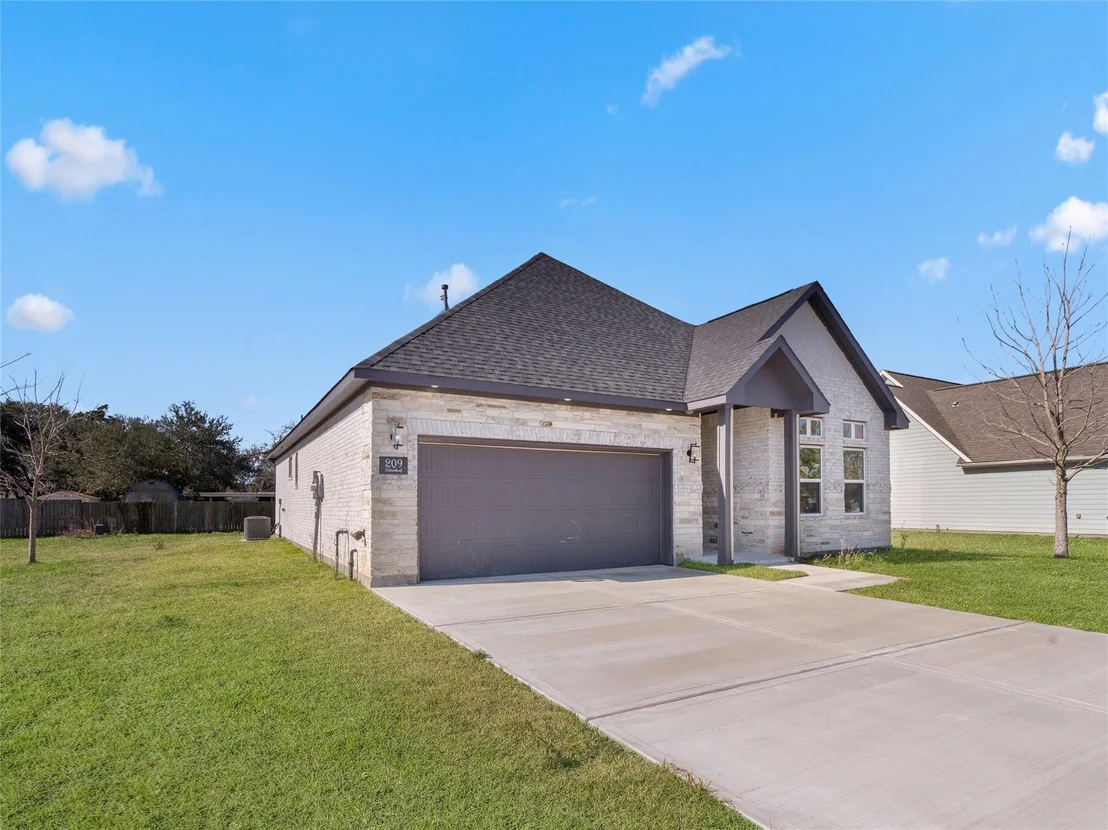 Photo of 209 Silverleaf Street