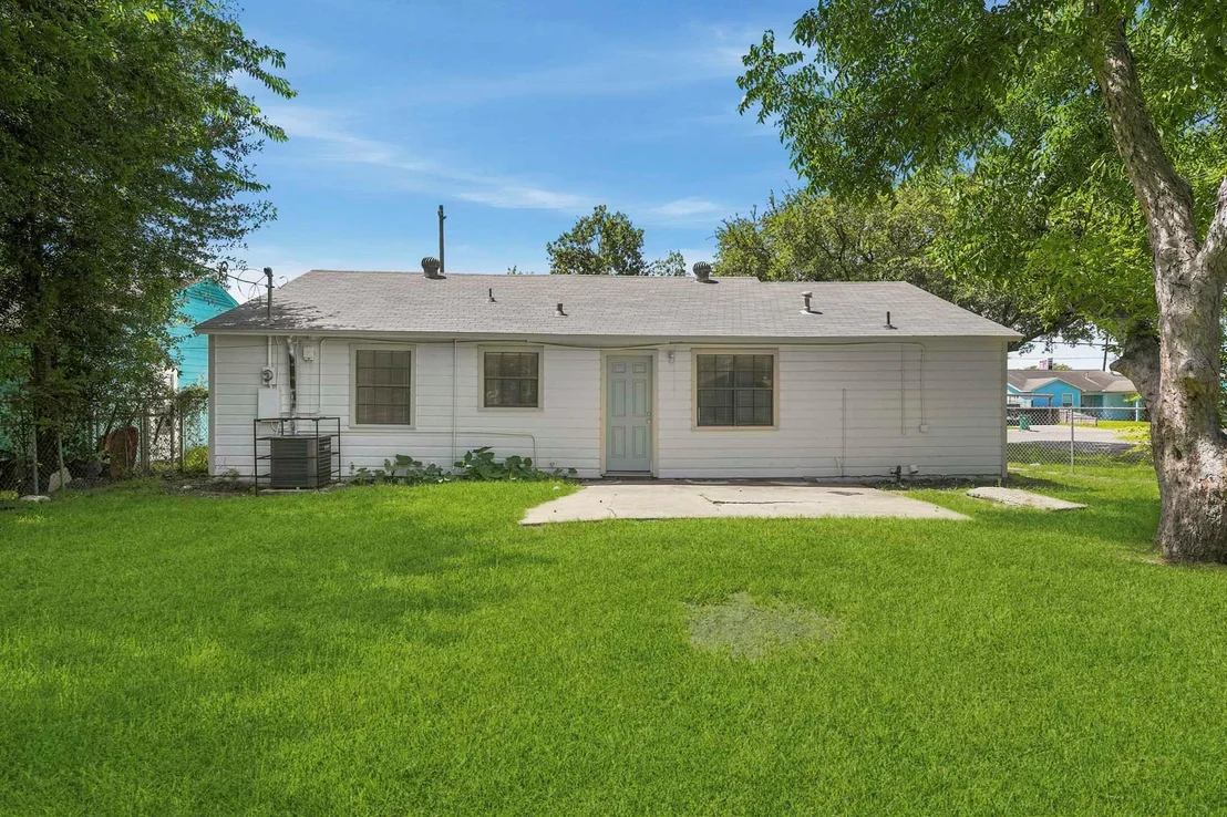 Photo of 2401 Windsor Lane