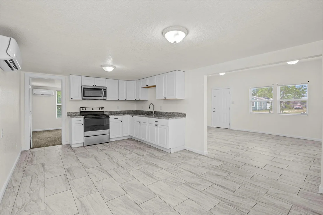 Photo of 726 W 6th Street