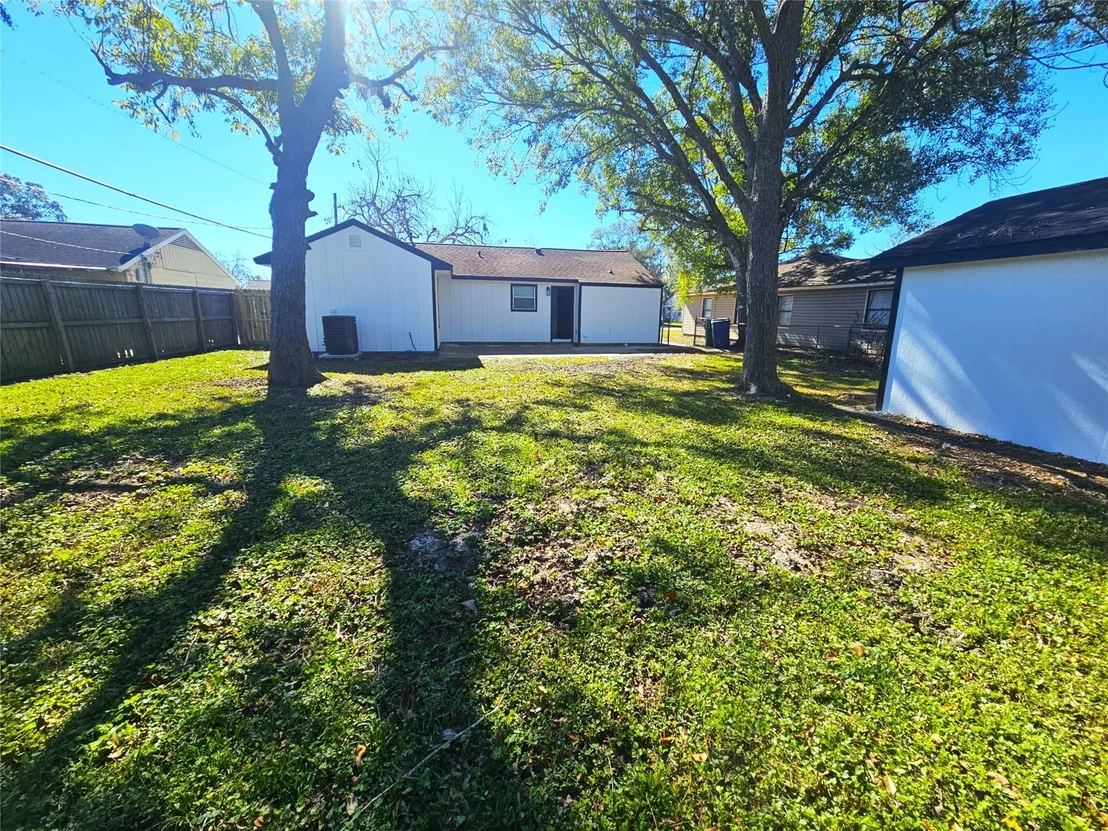 Photo of 1005 Robinhood Lane