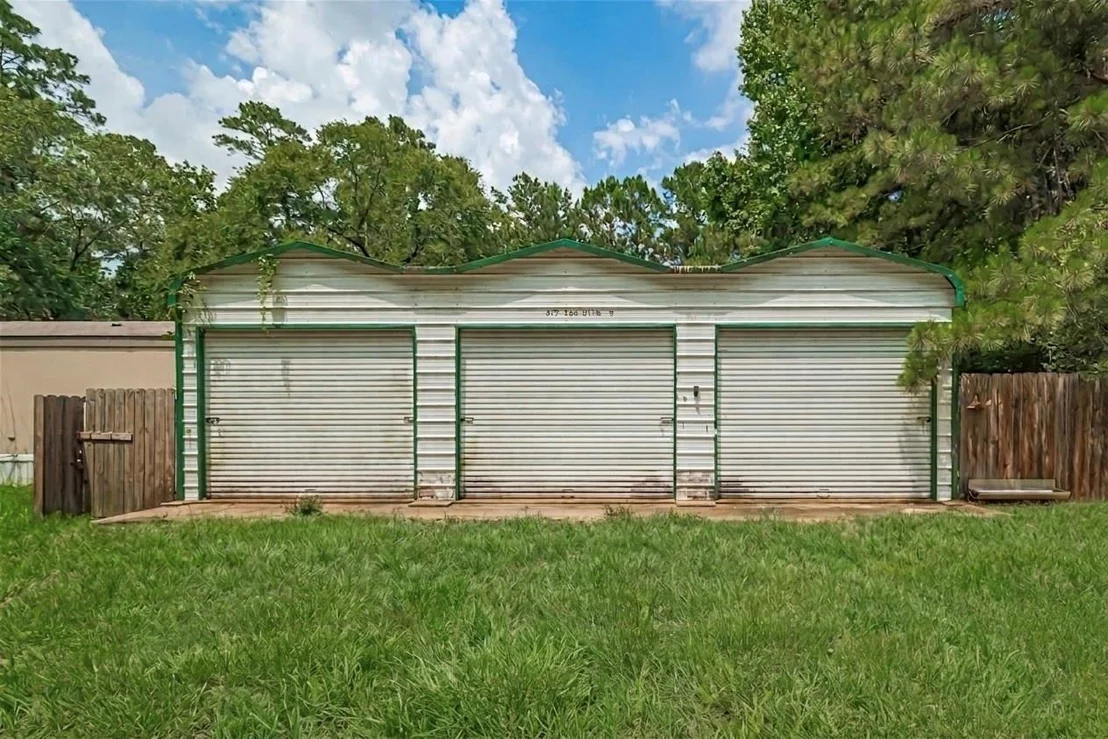 Photo of 477 Canadian Dr