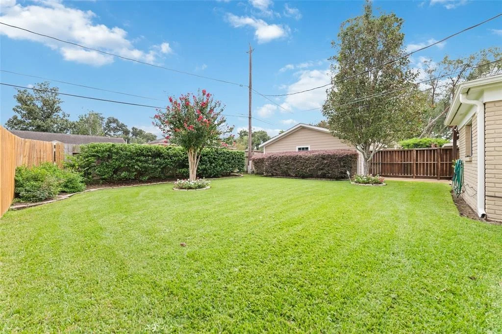 Photo of 5747 Willowbend Boulevard