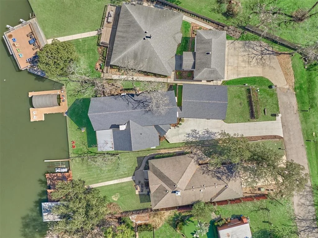 Photo of 925 Paradise Lane