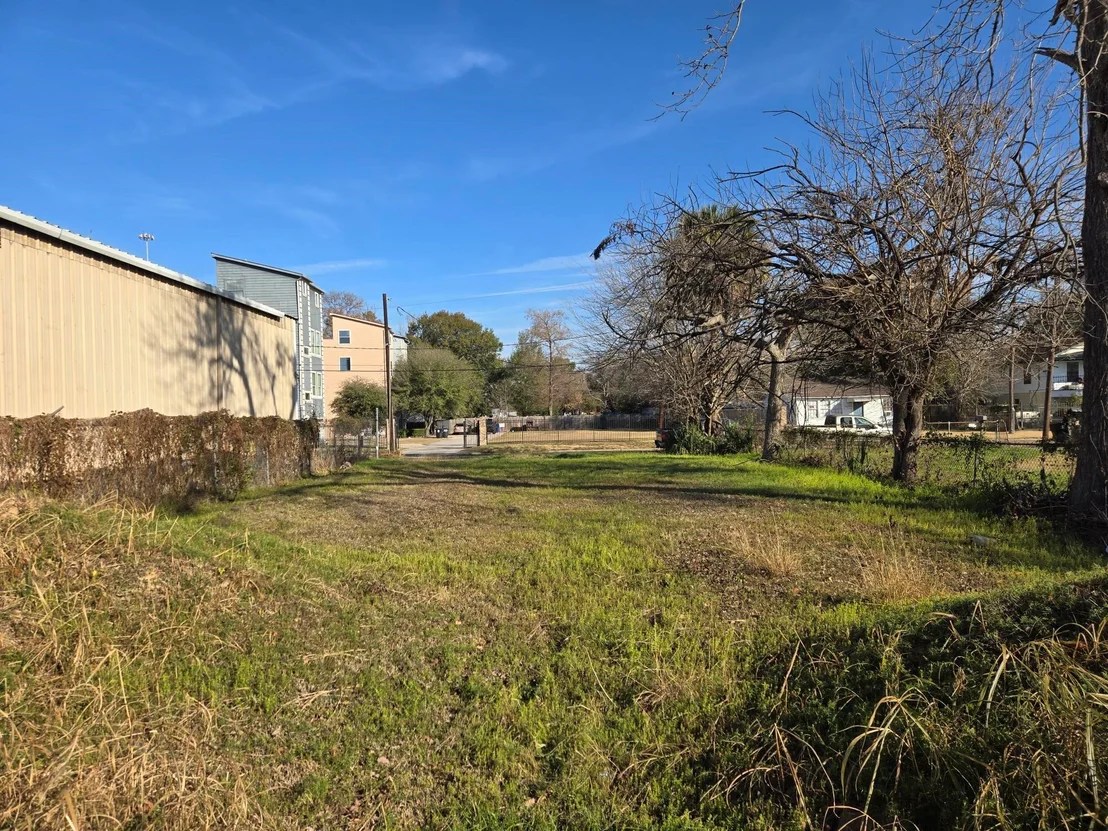 Photo of 405 Eichwurzel Lane
