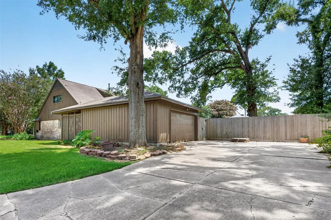 Photo of 4114 Willow Hill Drive