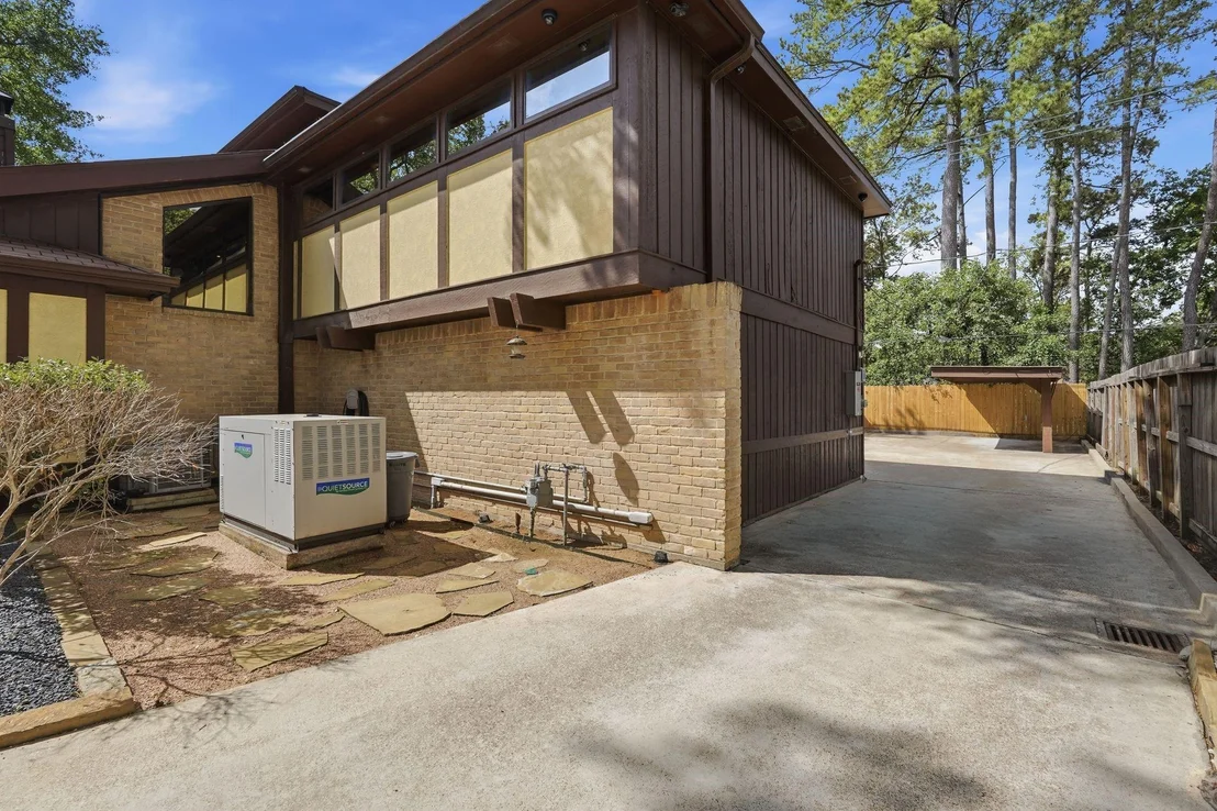 Photo of 15007 Benfer Road