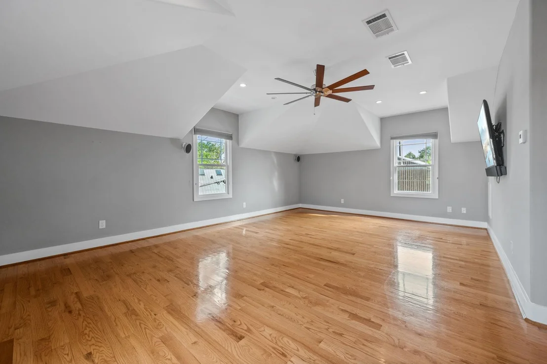 Photo of 2120 White Oak Drive