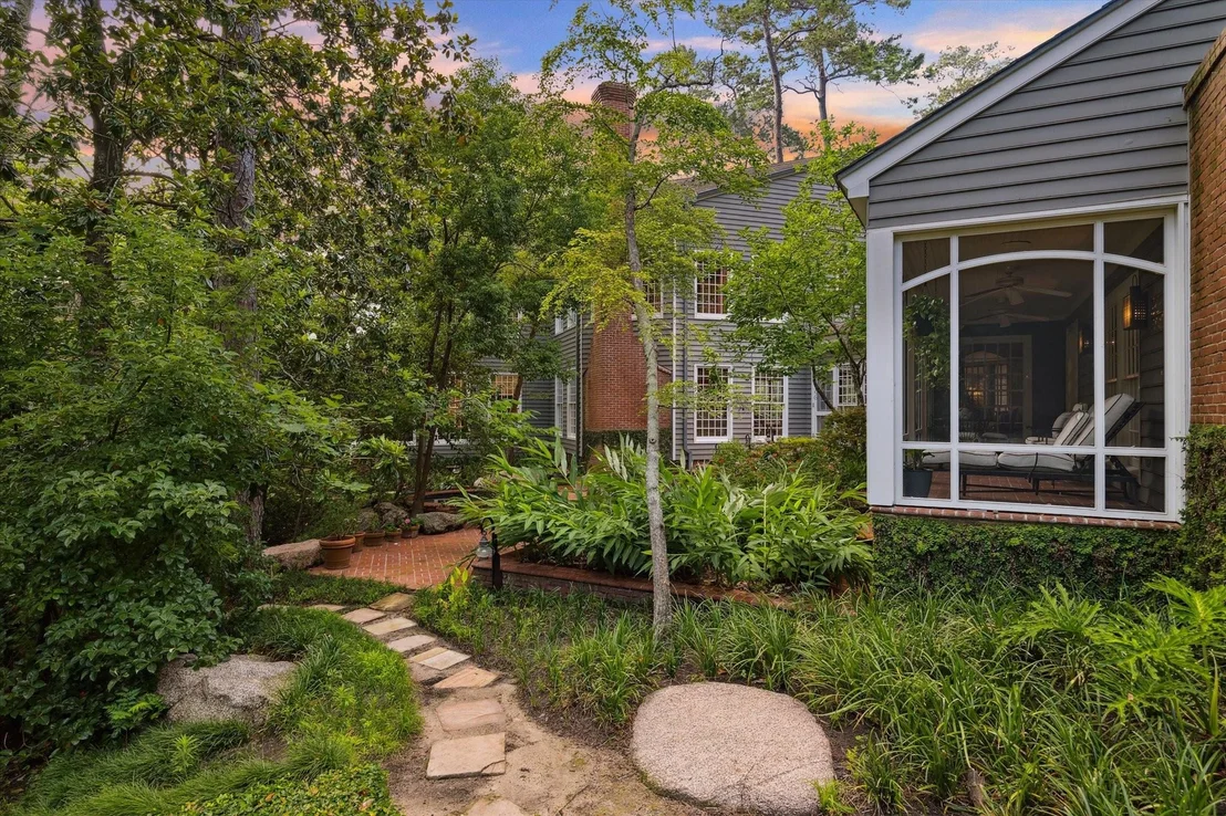 Photo of 3971 Inverness Drive