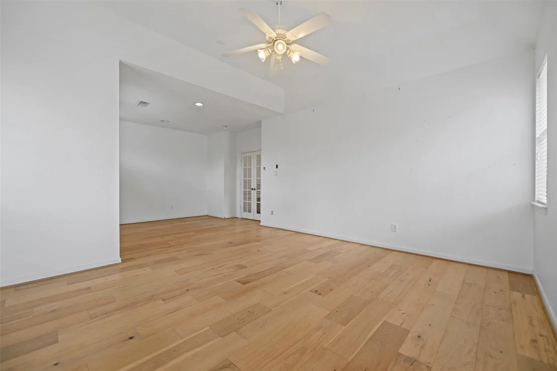 Photo of 98 E Beckonvale Circle