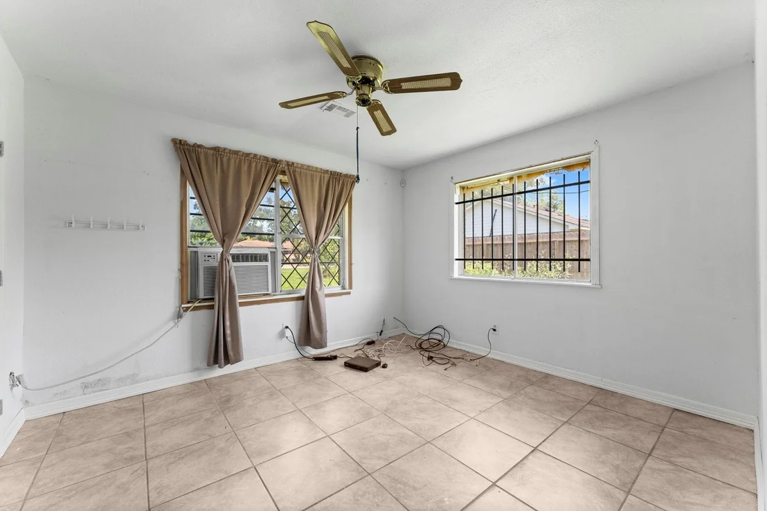 Photo of 814 Isetta Lane