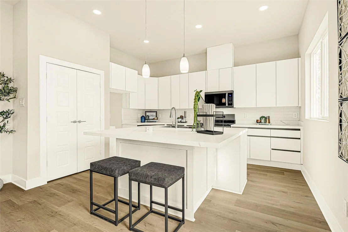 Photo of 708 Savonna