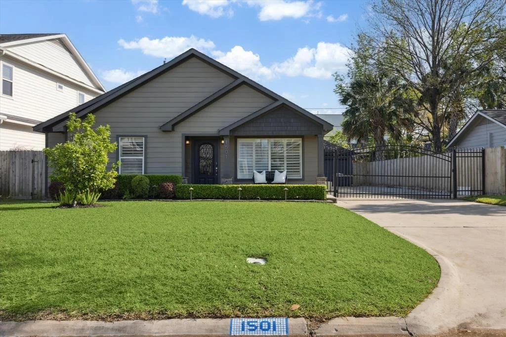 Photo of 1501 Ebony Lane