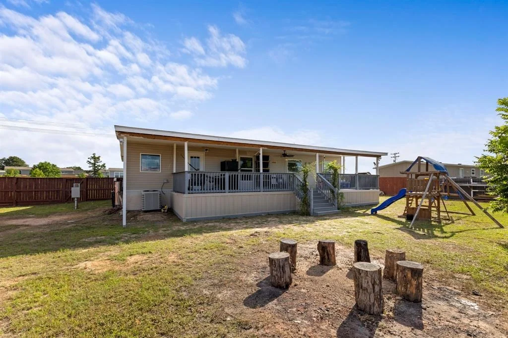 Photo of 17532 Old Highway 105 E