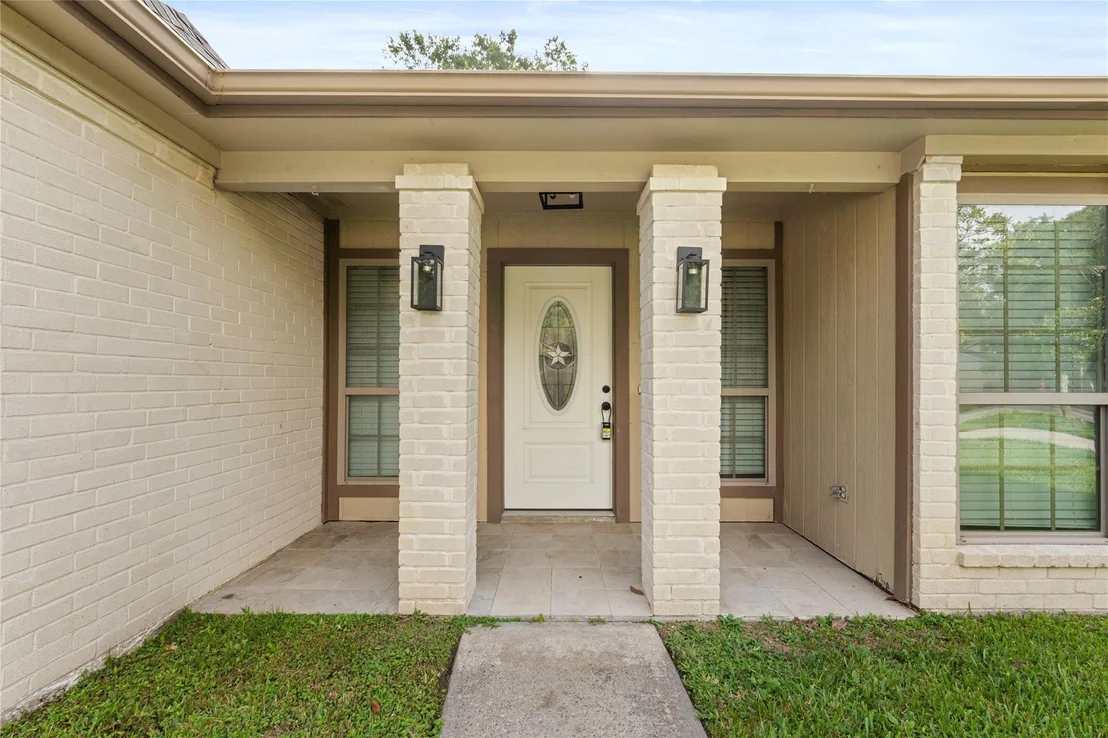 Photo of 16126 Spinnaker Drive