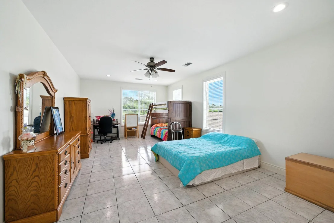 Photo of 15402 Long Road