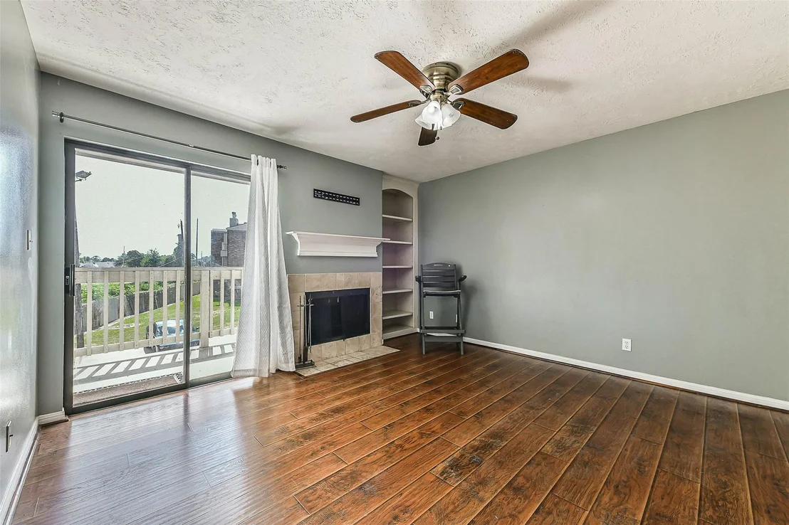 Photo of Unit 243D at 2501 Gulf Freeway