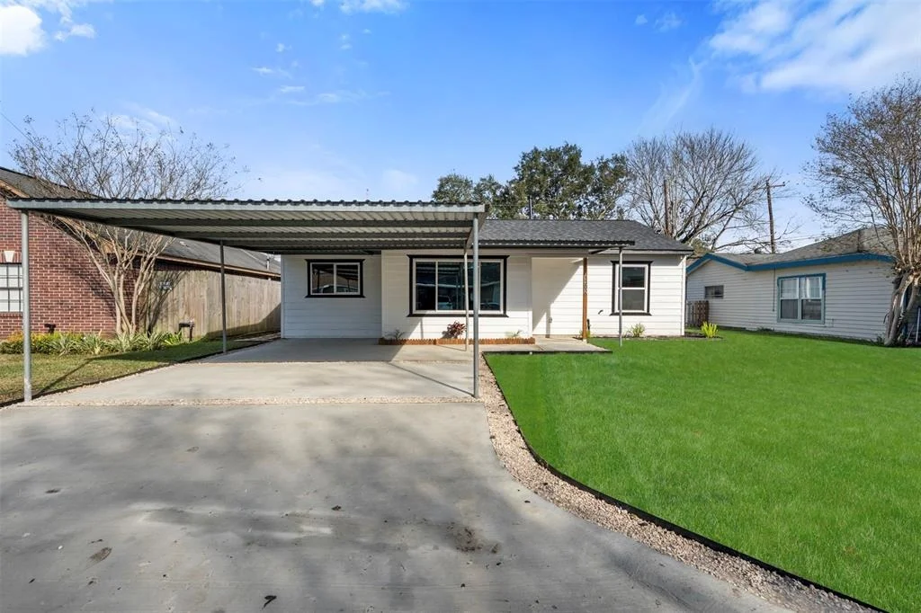Photo of 1302 Comal Avenue