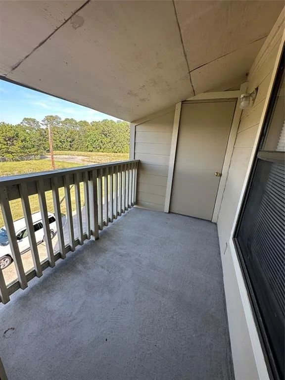 Photo of Unit 16A at 2501 Gulf Freeway