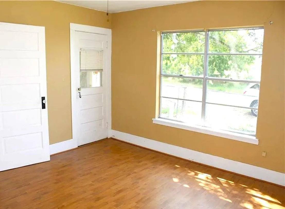 Photo of 302 Southern Oaks Drive