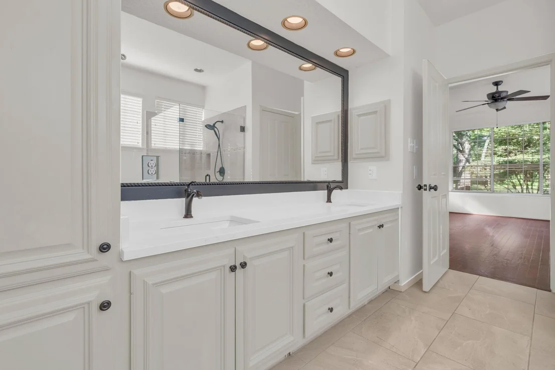 Photo of 186 S Cochrans Green Cir