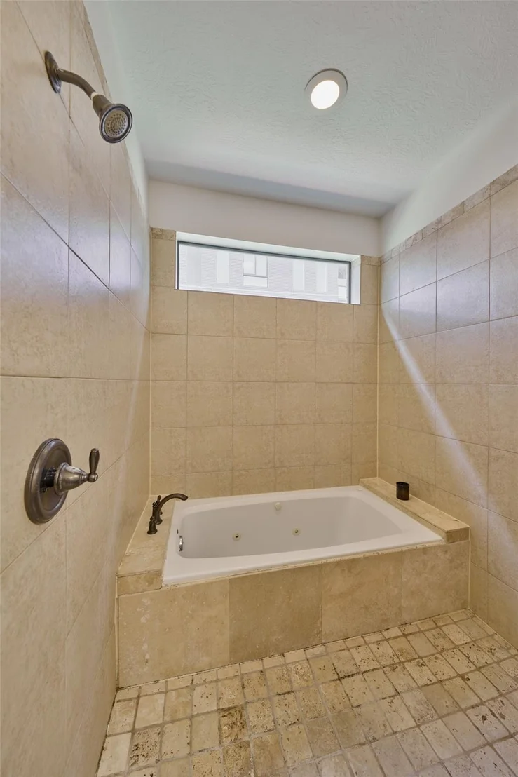 Photo of Unit E at 2422 Navigation Boulevard