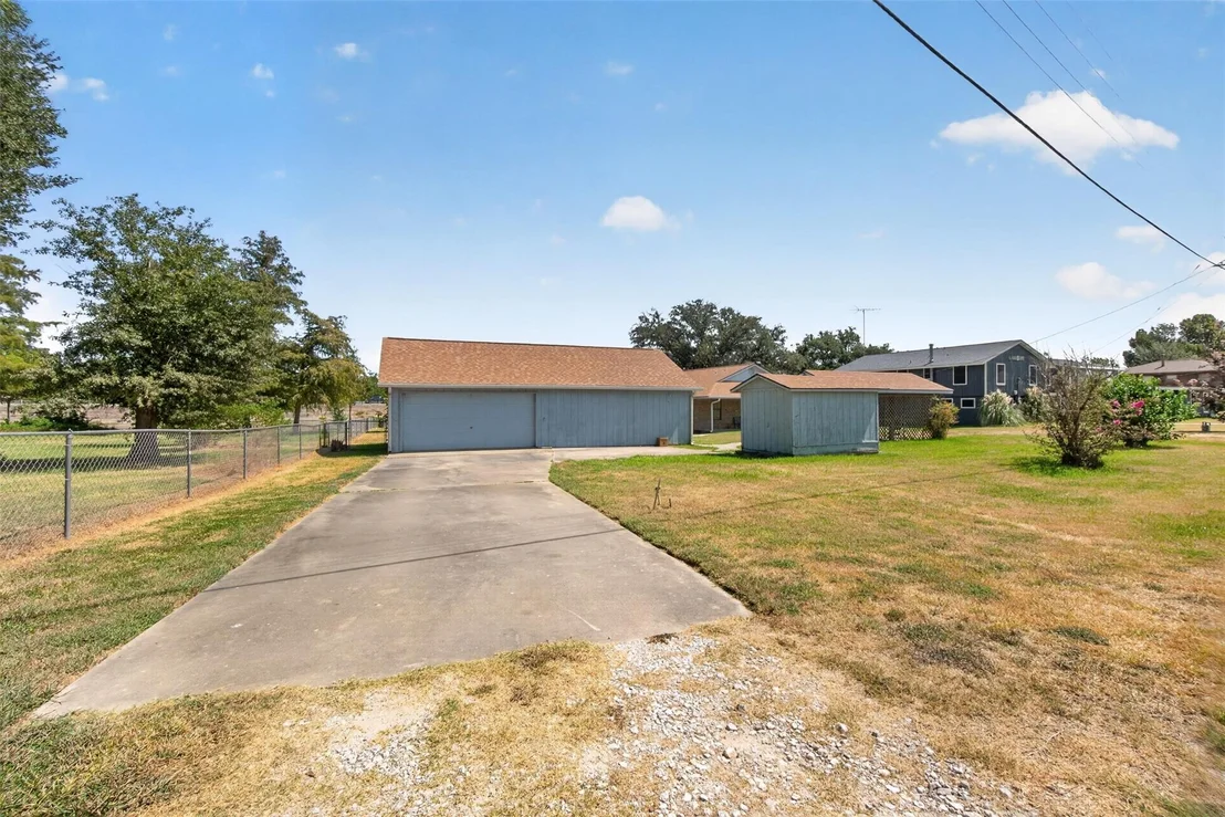 Photo of 281 Lakeshore N