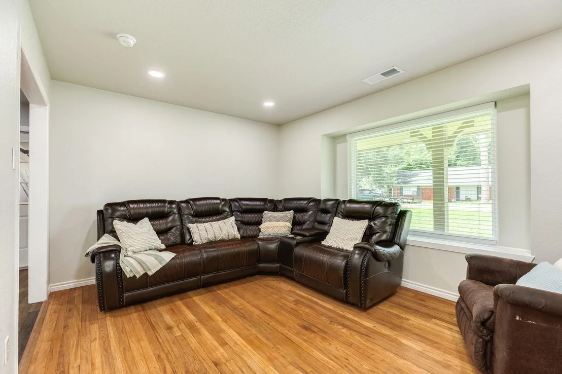 Photo of 811 Loggins Drive