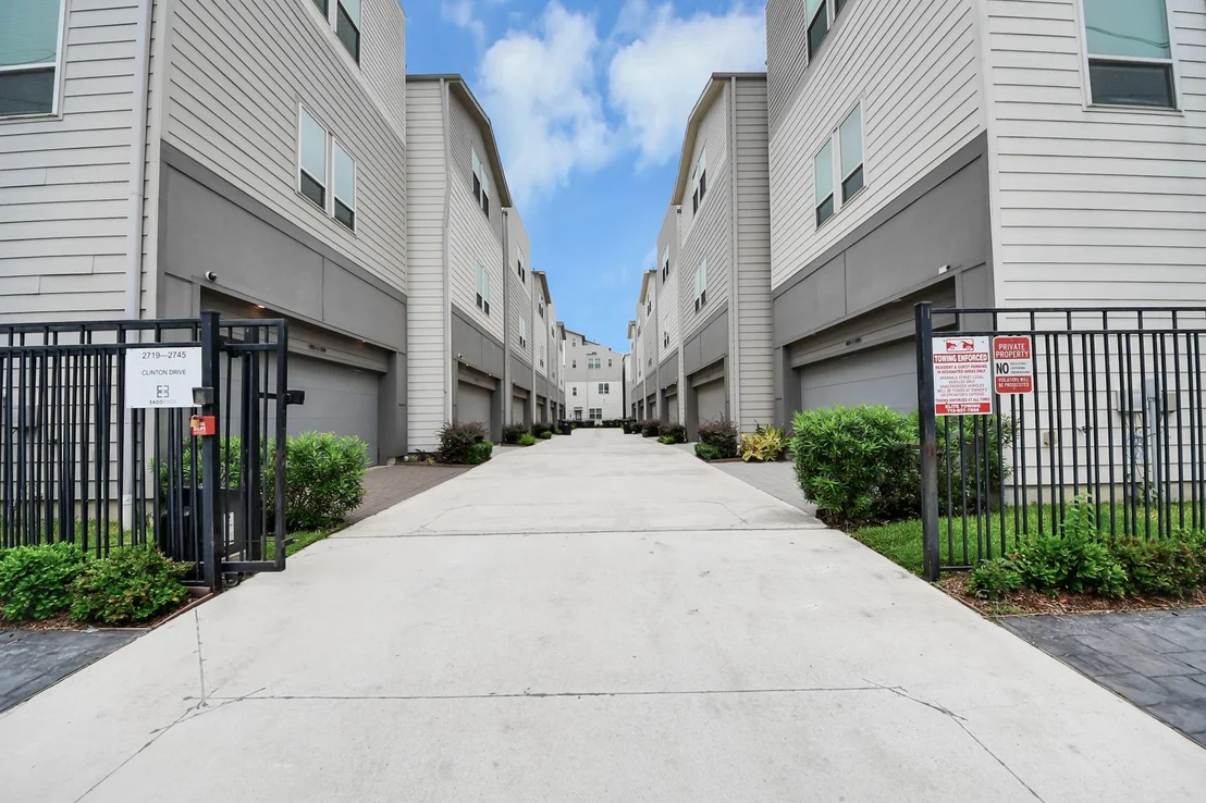 Photo of 2719 Clinton Drive