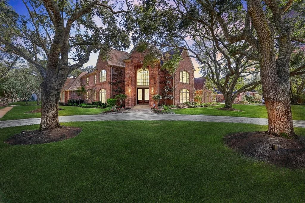 Photo of 1611 Windsor Park Drive