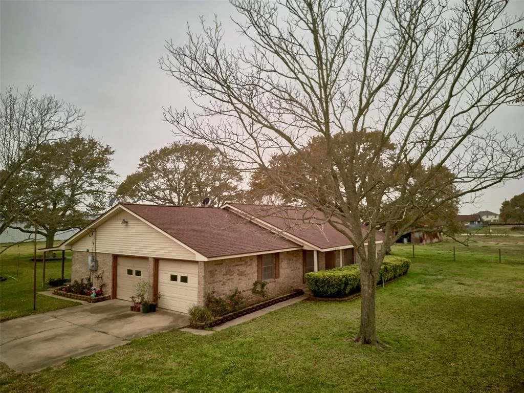Photo of 8310 Power Line Road