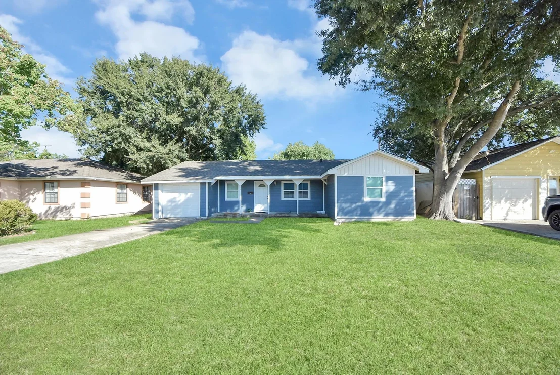 Photo of 904 Sunset Dr Drive