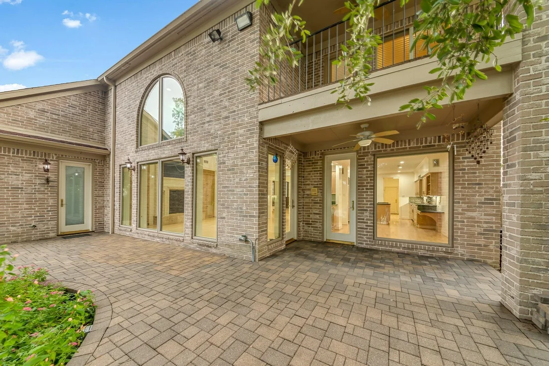 Photo of 407 Lakeside Boulevard