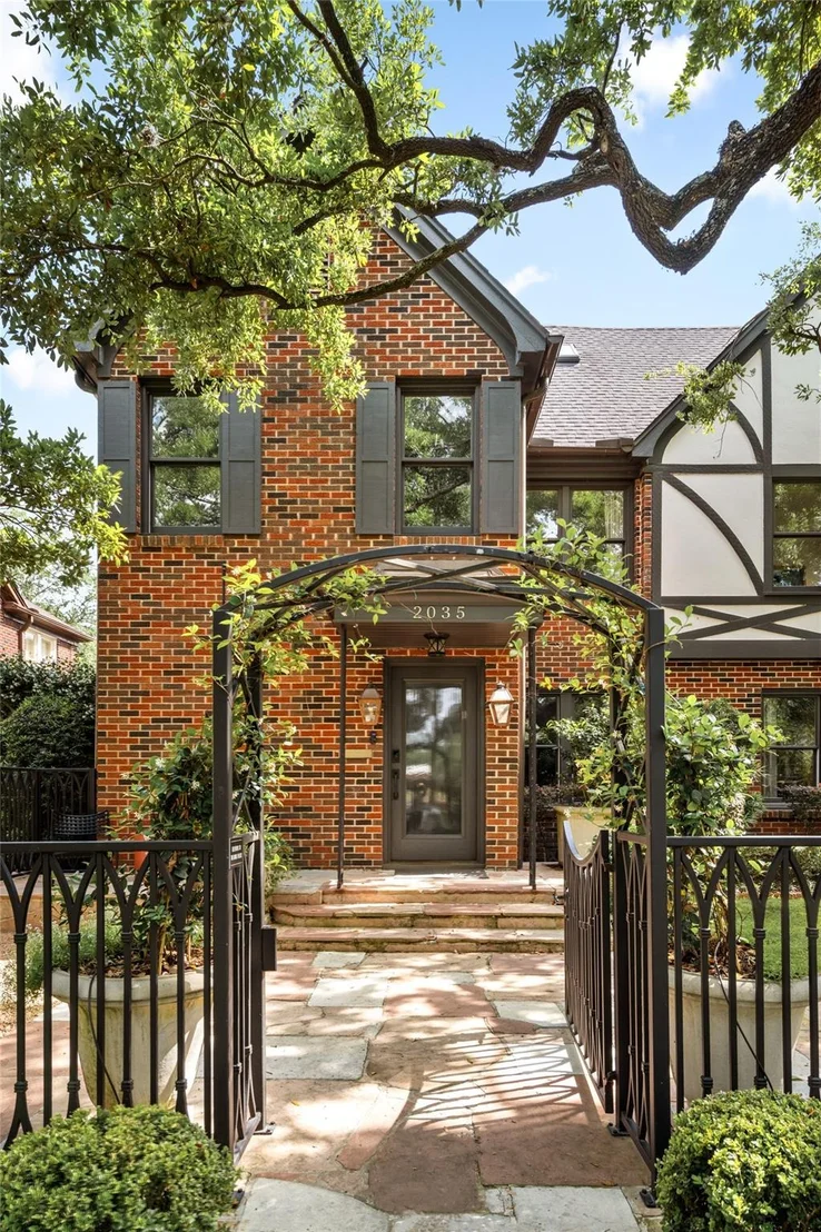 Photo of 2035 South Boulevard