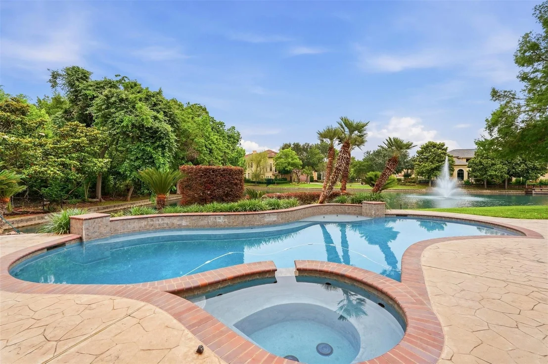 Photo of 5002 Regency Drive