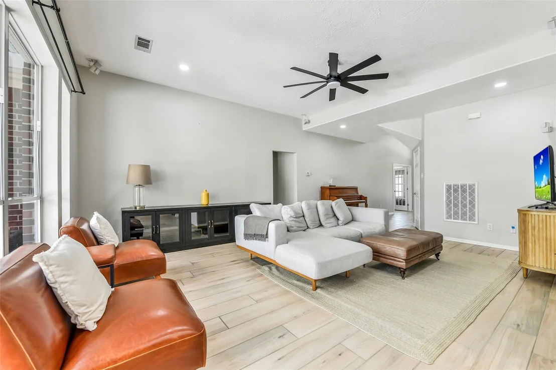 Photo of 2864 Everett Drive