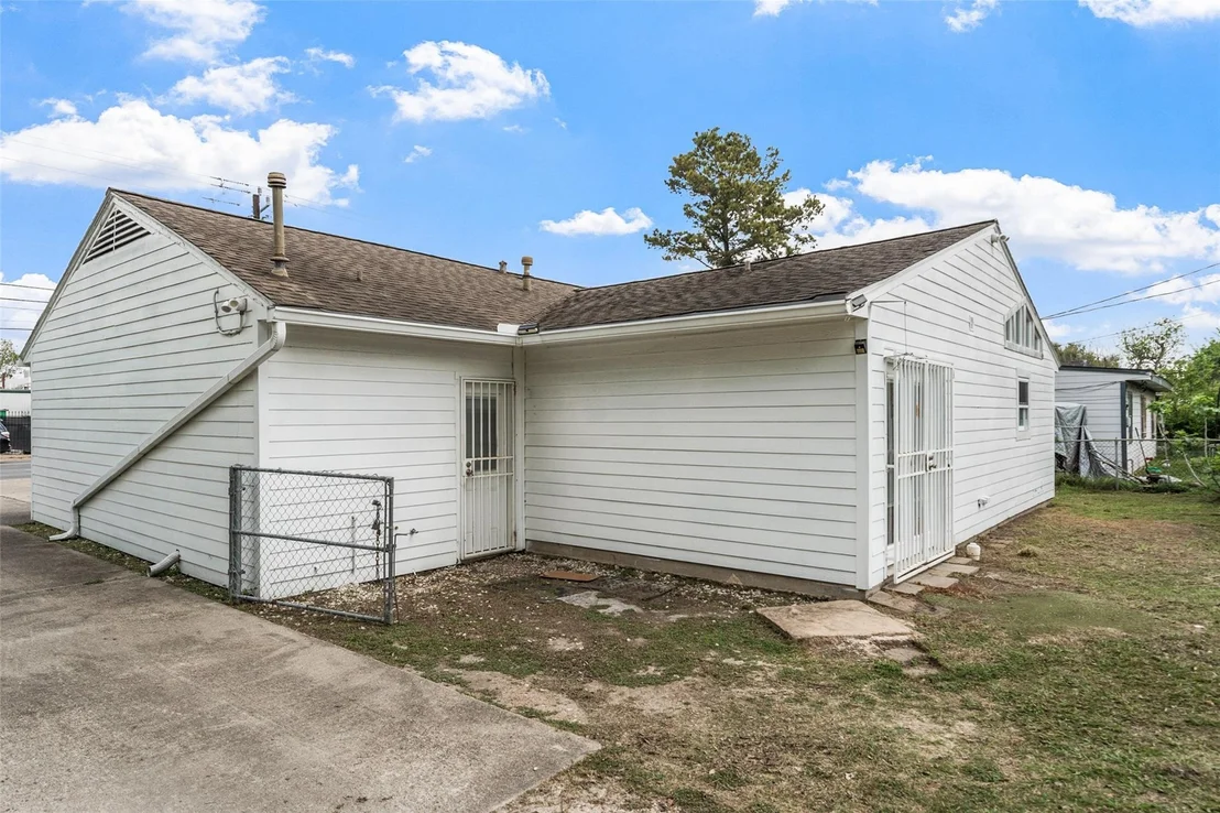 Photo of 7303 Long Point Road