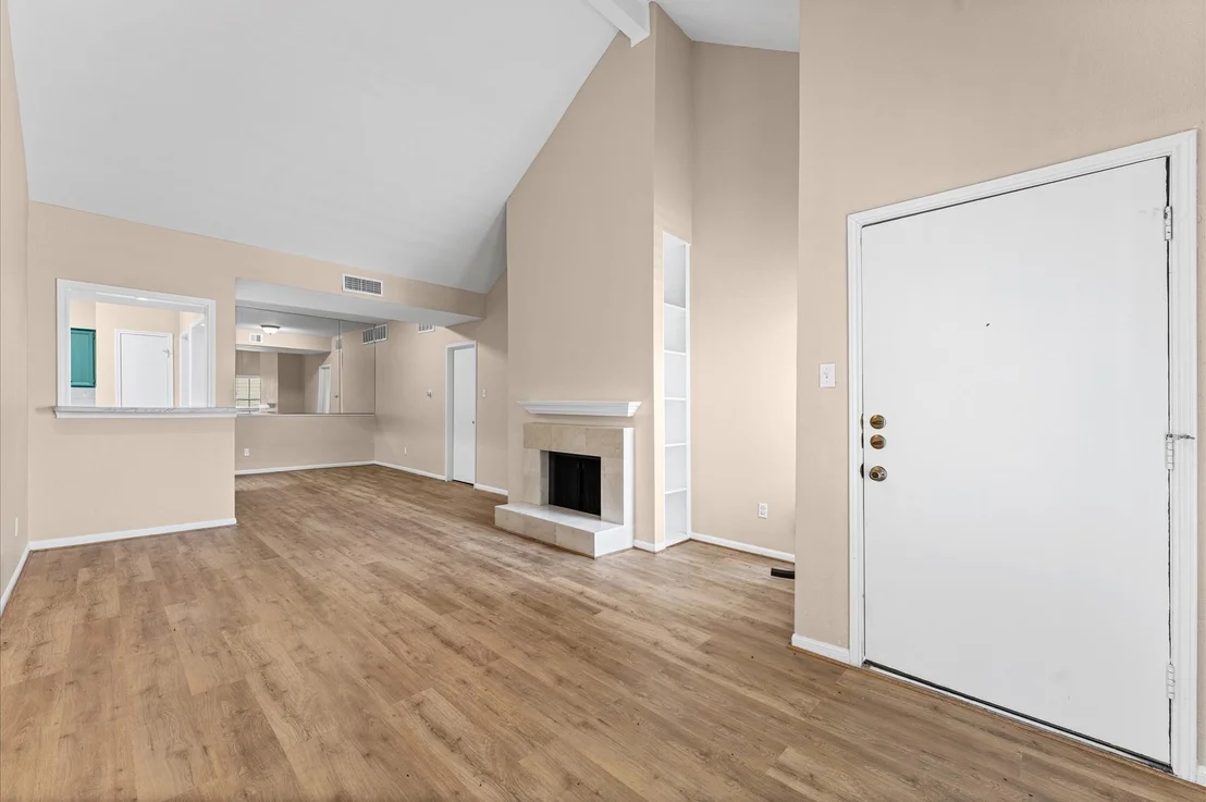 Photo of Unit 404 at 2100 Tanglewilde Street