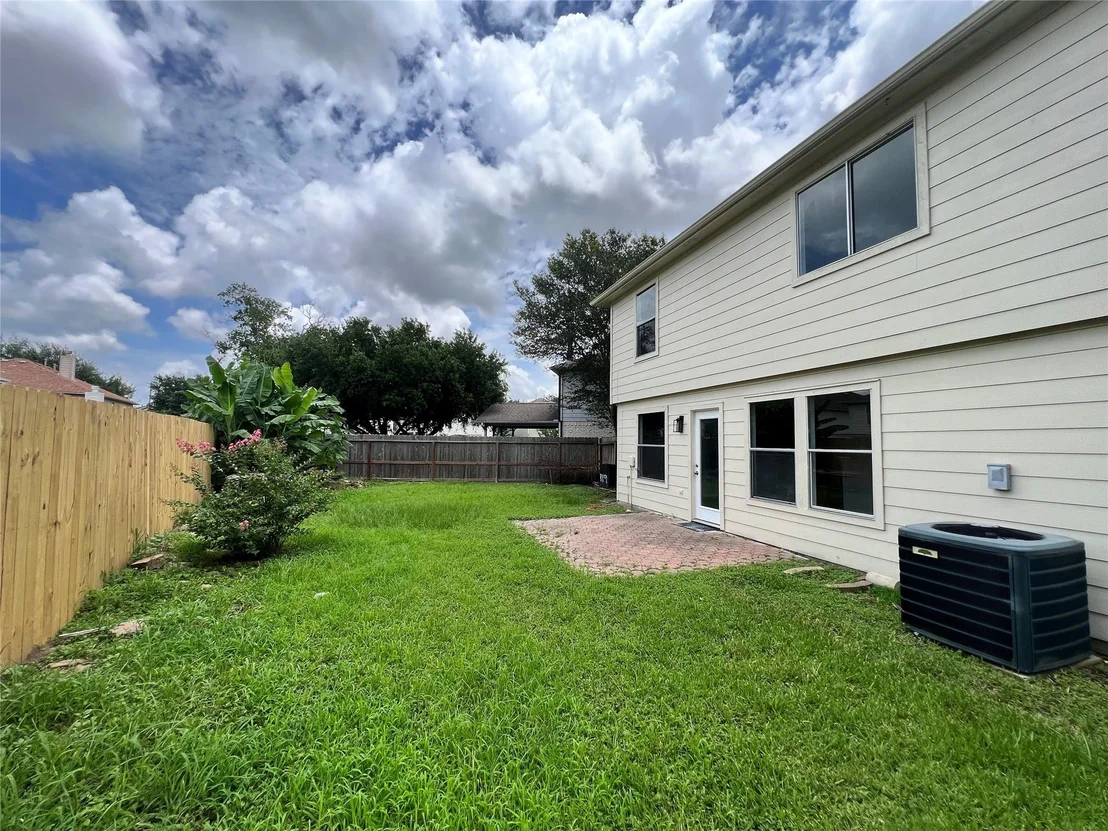 Photo of 919 N Oak Drive