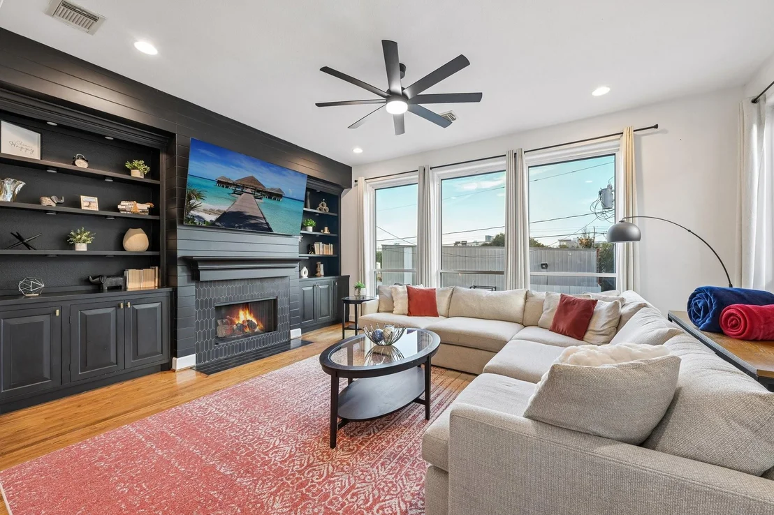 Photo of Unit B at 4912 Eigel Street