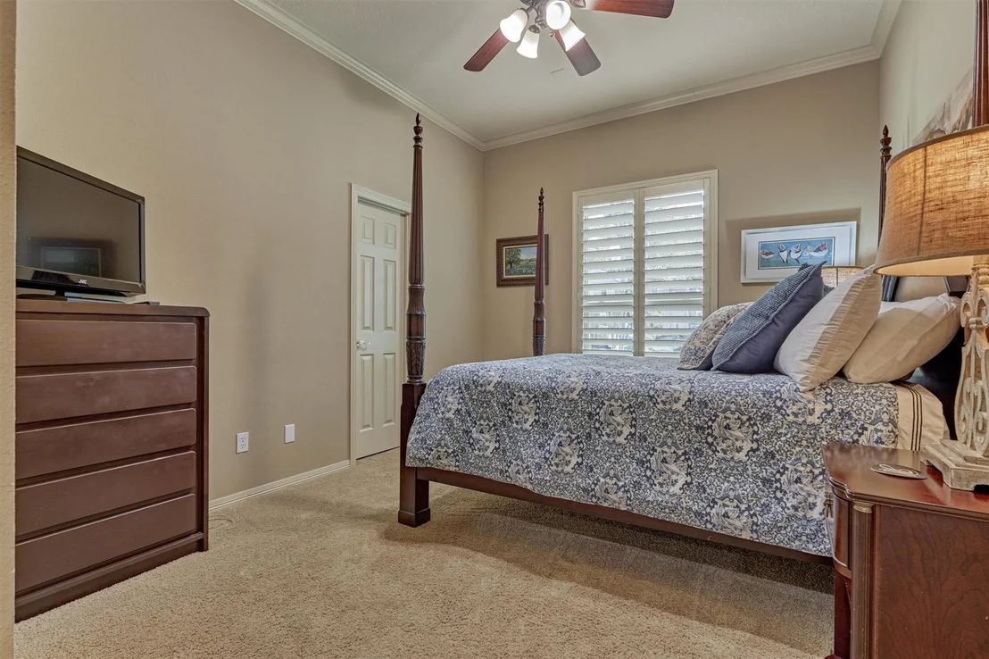 Photo of 111 S Castlegreen Circle