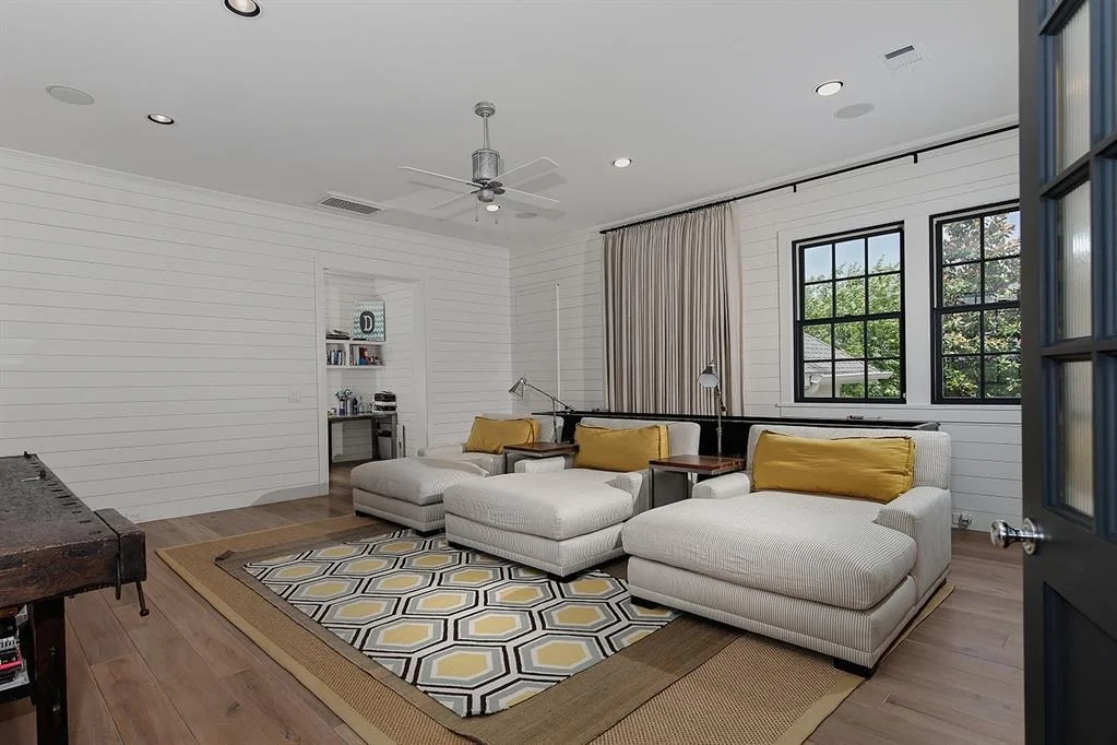 Photo of 46 E Bay Boulevard