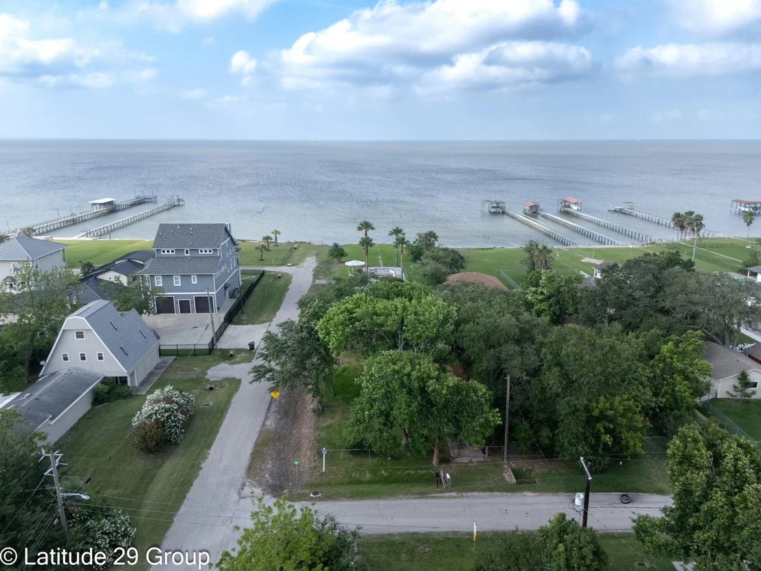 Photo of 2588 Cliff Drive