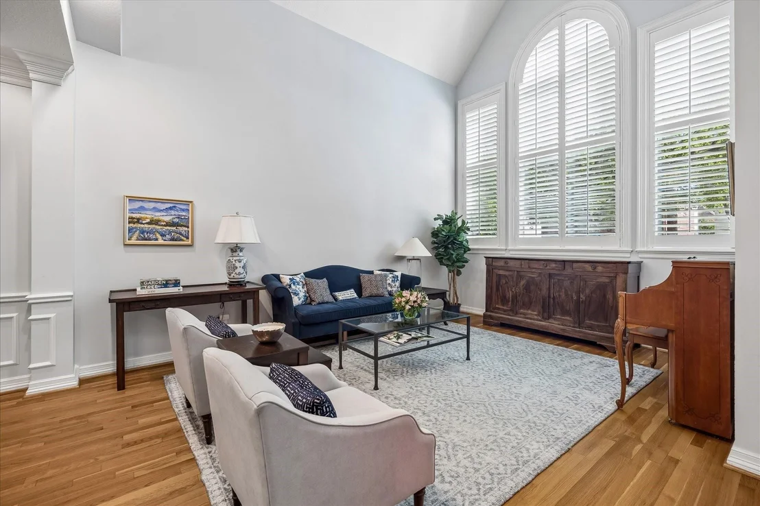 Photo of 4256 Sunset Boulevard